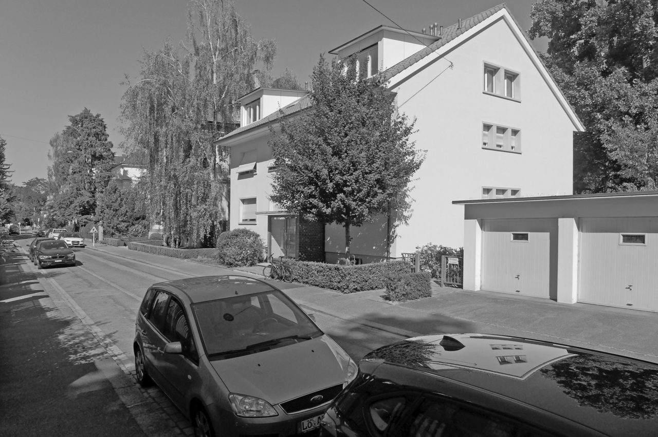 Strassenansicht nach Umbau / Dachausbau von Architekturbüro Forsberg in Basel