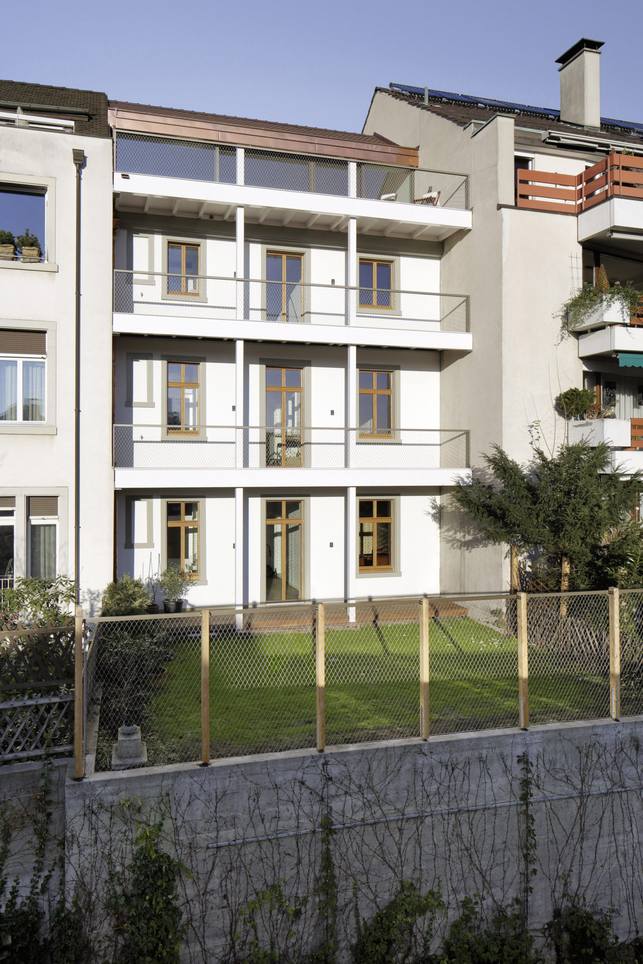 Hofansicht nach Umbau und Ausbau (Dachausbau)von Architekturbüro Forsberg in Basel
