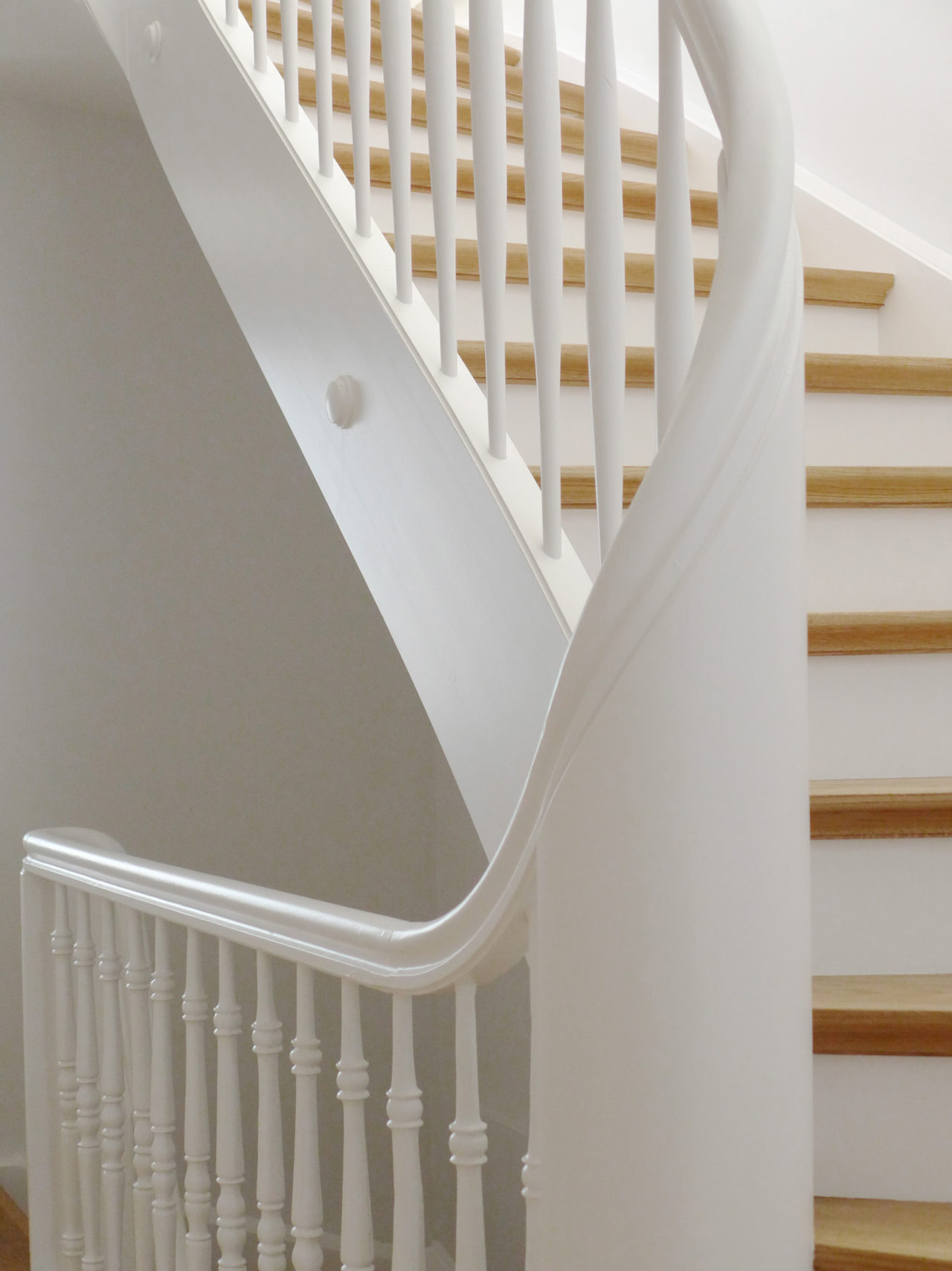 Weiterführung bestehender Treppe ins Dachgeschoss nach Umbau und Ausbau (Dachausbau)von Architekturbüro Forsberg in Basel