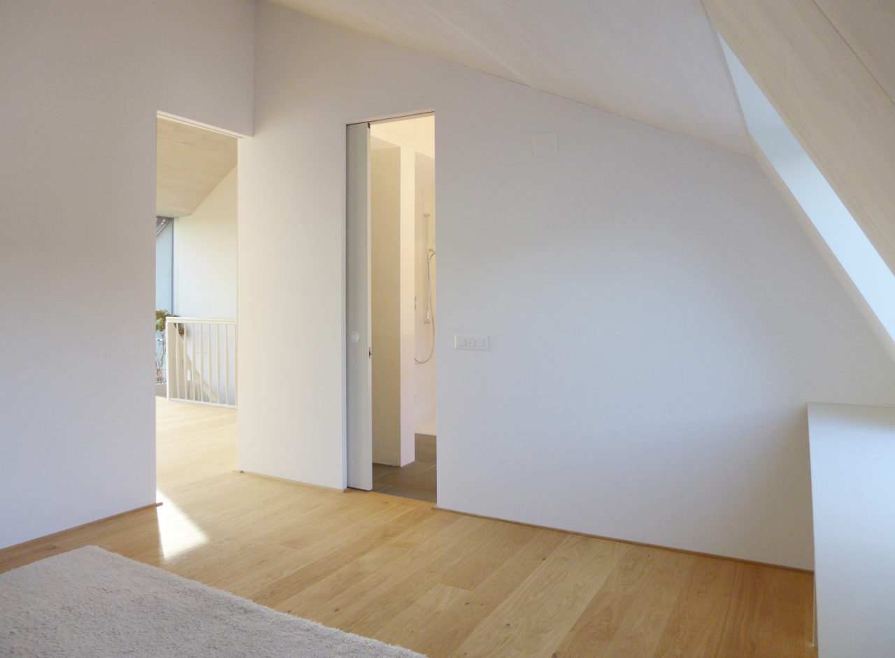 Schlafzimmer nach Umbau und Ausbau (Dachausbau)von Architekturbüro Forsberg in Basel